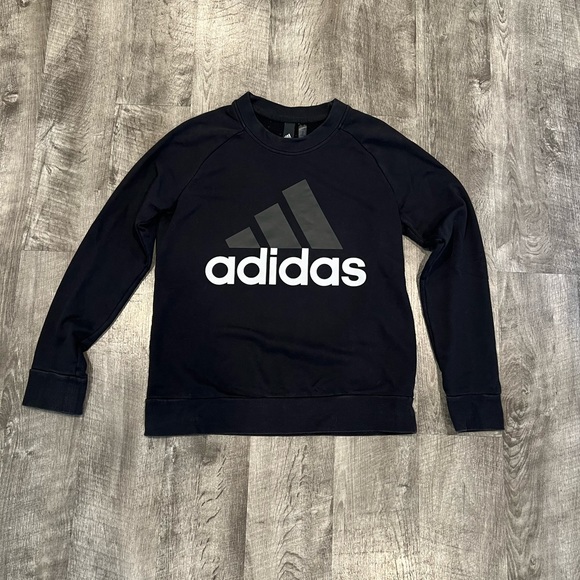 adidas Tops - Adidas crew neck sweatshirt